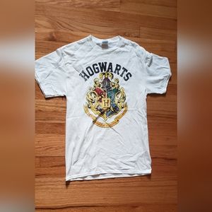 Hogwarts  Short Sleeve T-shirt Men’s - MEDIUM  NEW W/O TAG 100% cotton